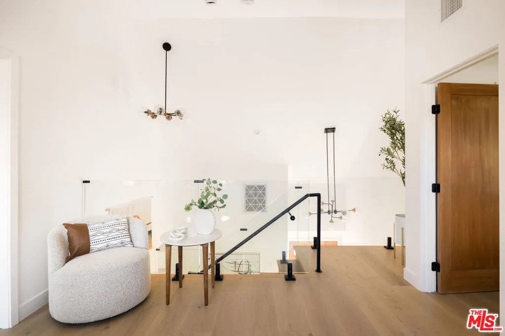 3744 Vineland Avenue, Studio City, California 91604 home-pic-25